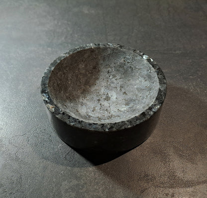 Shadow Ember - Granit Aschenbecher (Unikat)